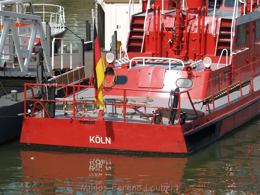 Feuerloeschboot 10-2      P165.JPG